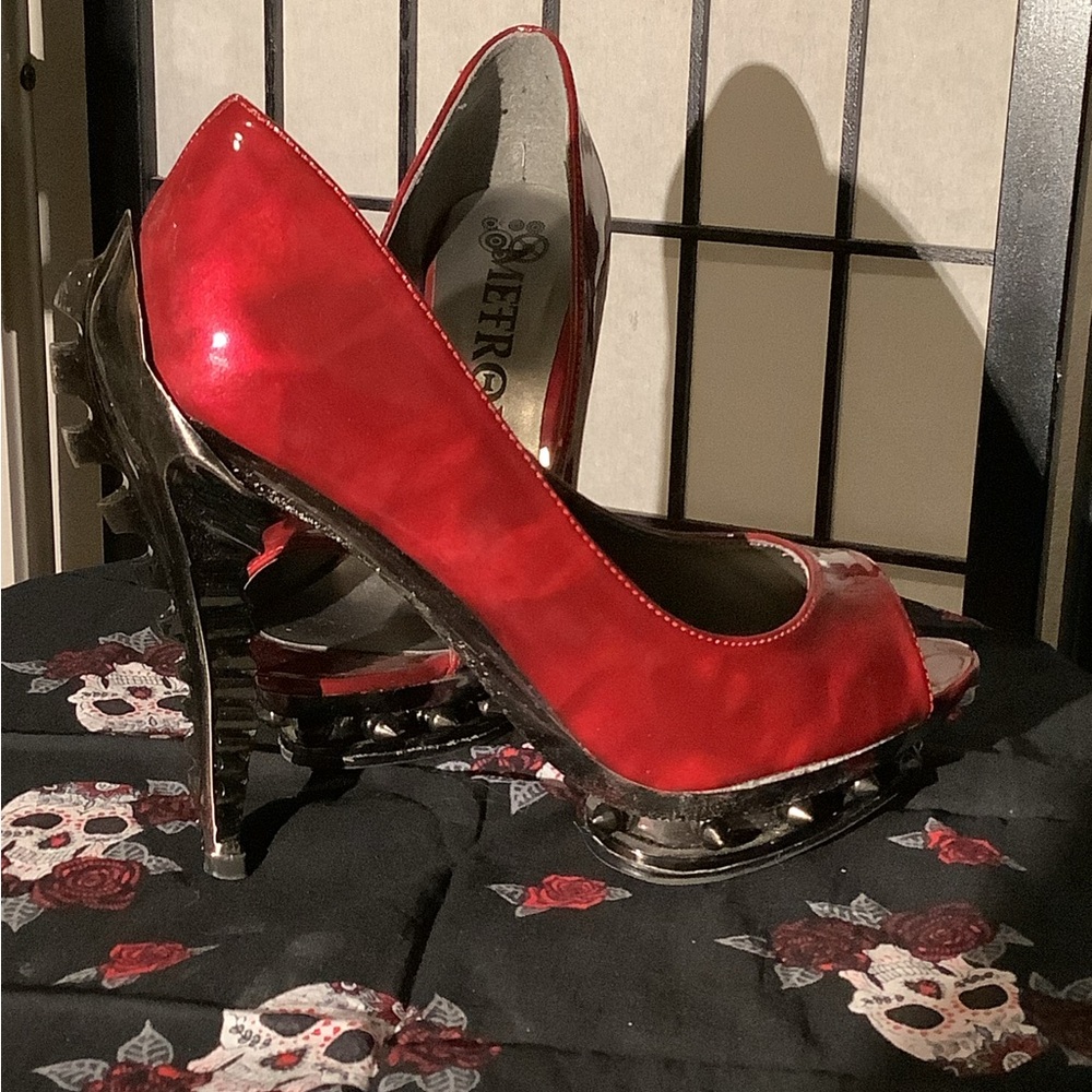 Metropolis vertabrae heels, size 8